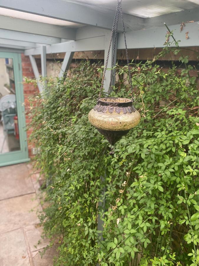 The Dragonfly Bnb, Glastonbury Bagian luar foto
